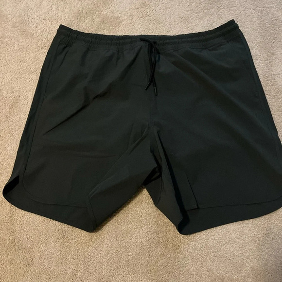 Old Navy Activewear Shorts - Picture 2 of 7